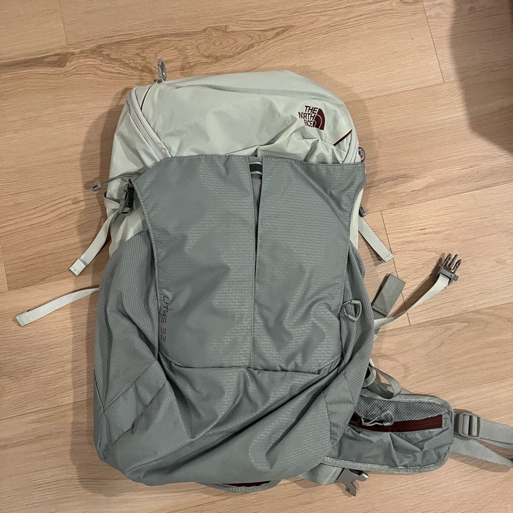 North Face Litus 32 Backpack-Like new!